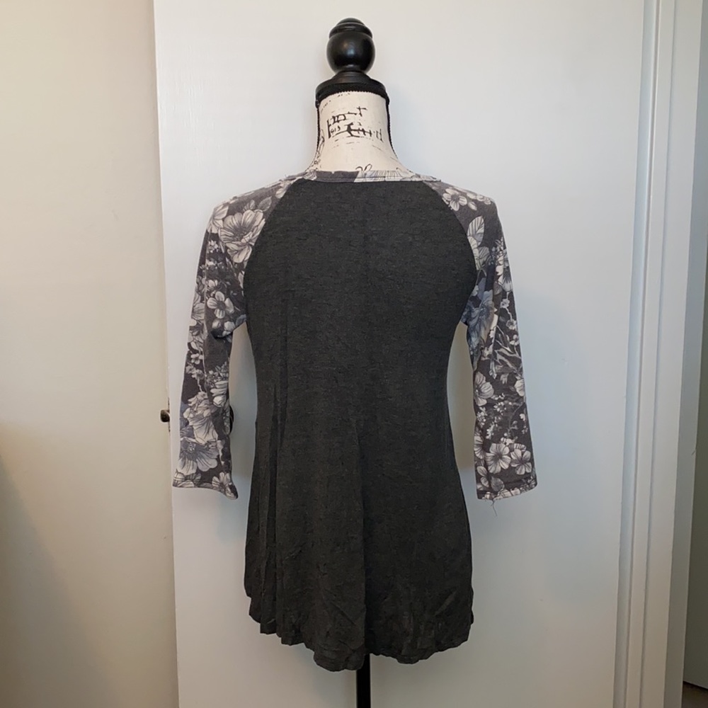 Thread Studio Top - Picture 3 of 4